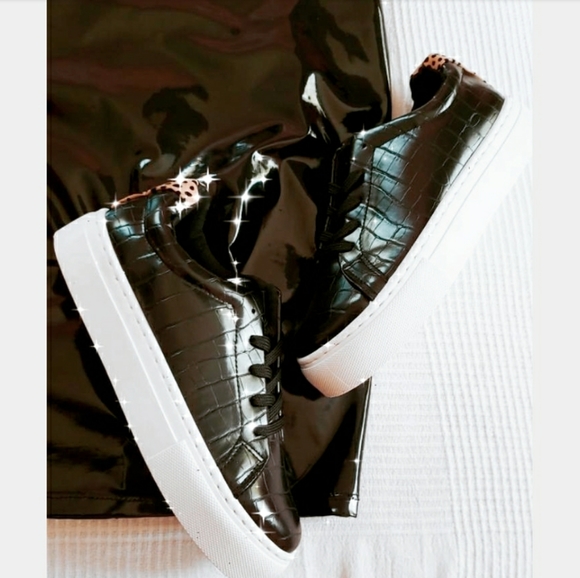 🚨Leopard Sneaker collection// black lace up - Picture 6 of 8